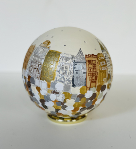Globe Caroline Faindt 2025